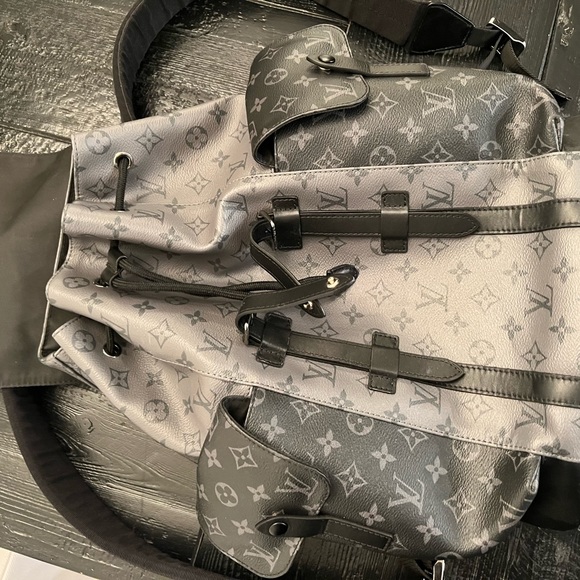 Authentic Louis Vuitton Christopher MM bag in Monogram Eclipse Canvas - Picture 4 of 11